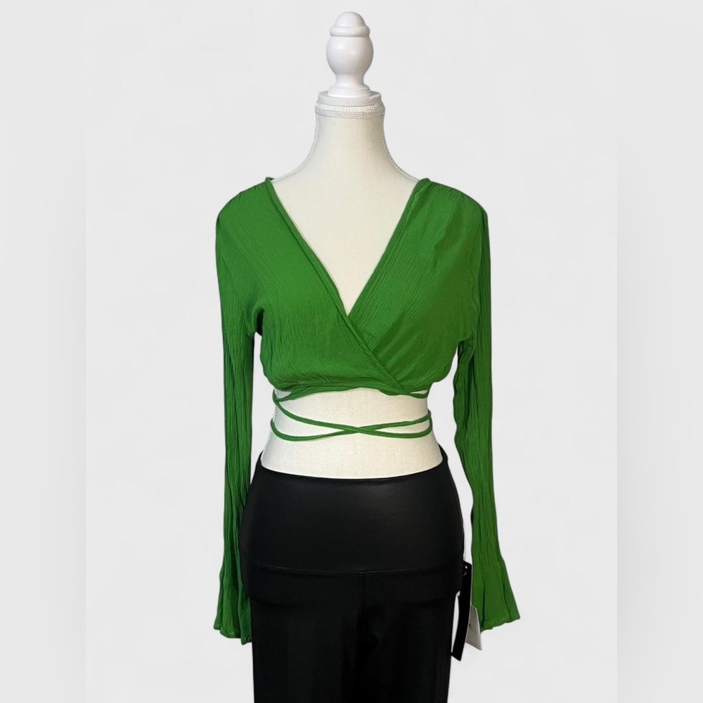 Fashion Nova Vibrant Green Wrap crop‎ top size Medium - Picture 2 of 7